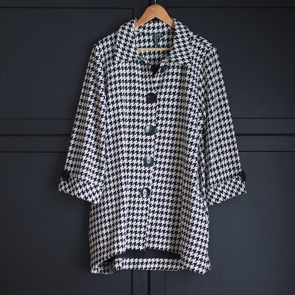 Shannon Passero | Houndstooth Spring and Fall Coat